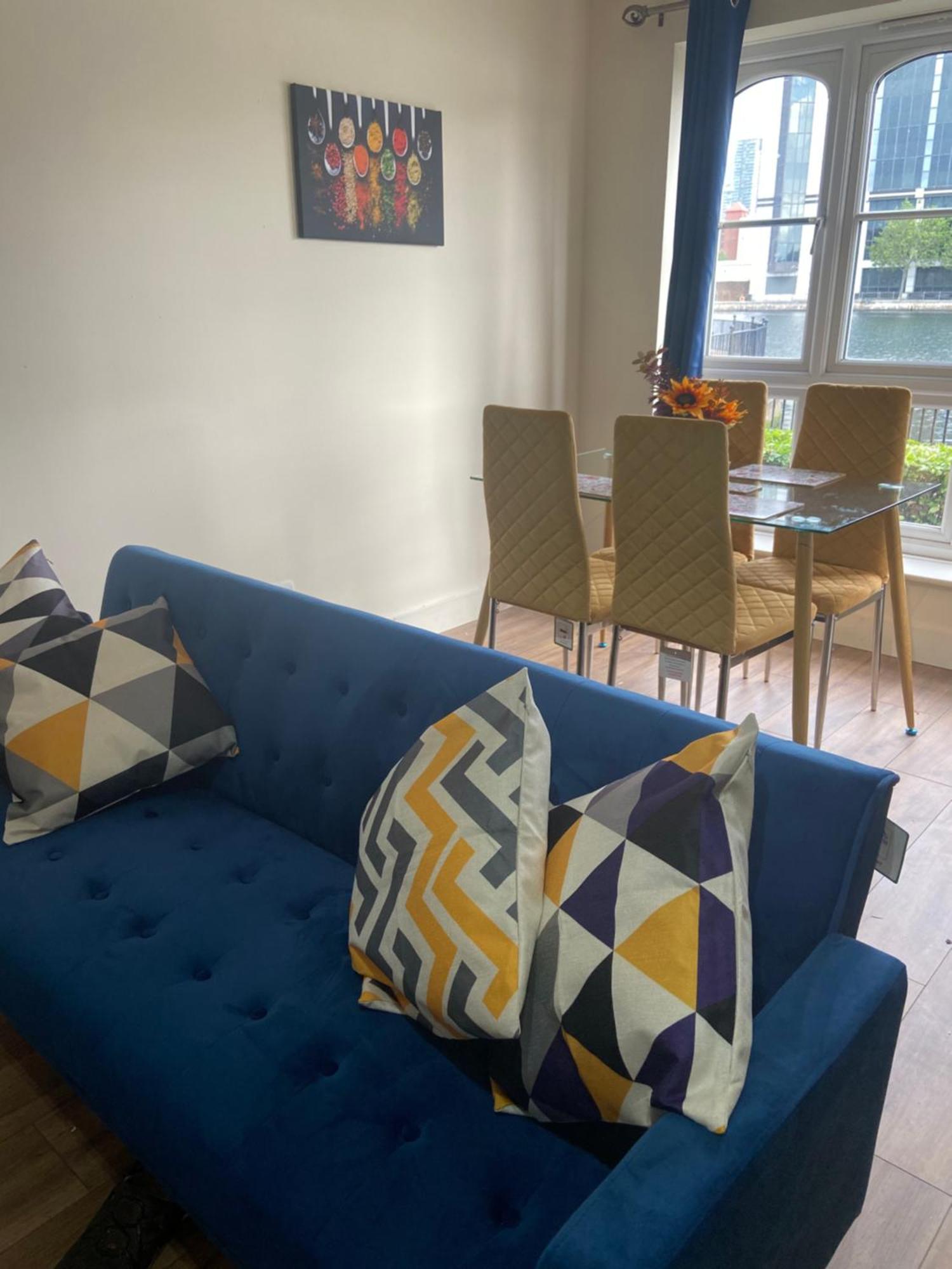 Waterfront Canary Lodge: Cozy 2-Bed Apartment with Wi-Fi & Parking London Exterior photo